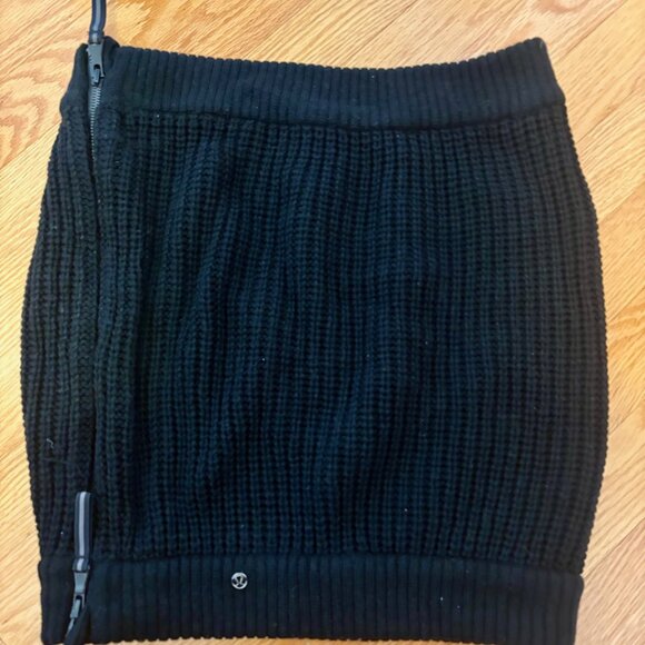 lululemon Falling Freely Neck Warmer - Picture 6 of 6